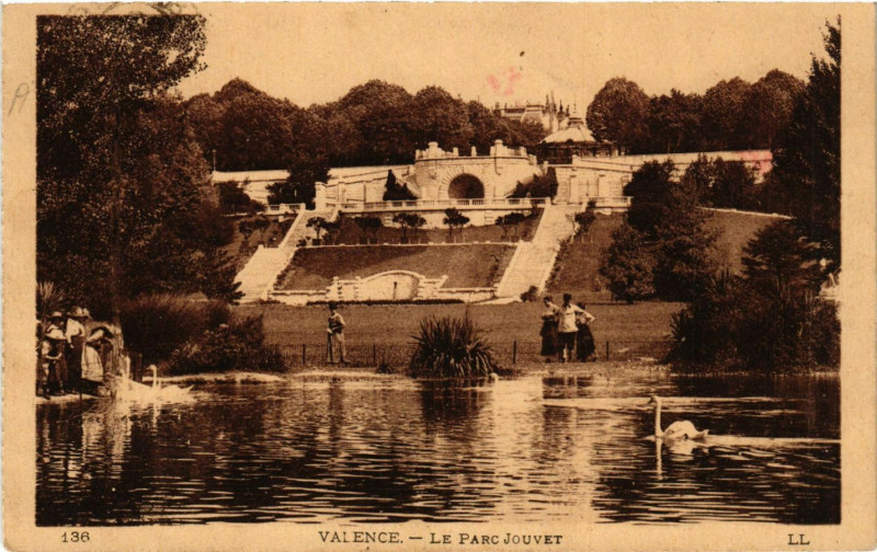 Carte postale ancienne Valence Le Parc Jouvet à Valence
