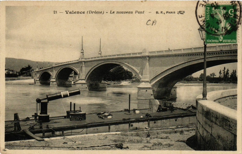Carte postale ancienne Valence Le Nouveau Pont à Valence