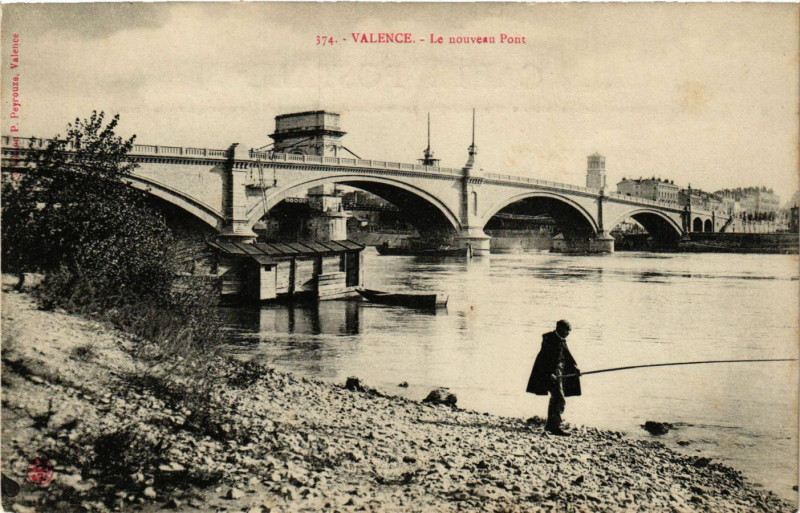 Carte postale ancienne Valence Le nouveau Pont à Valence
