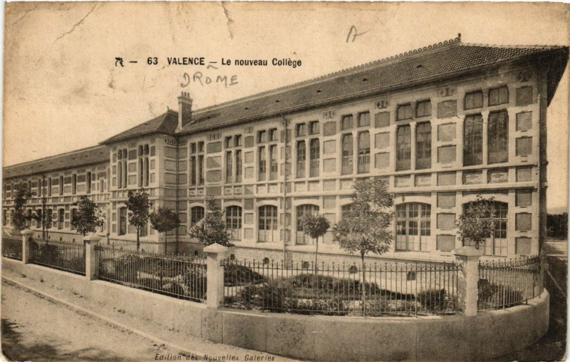 Carte postale ancienne Valence Le nouveau College à Valence