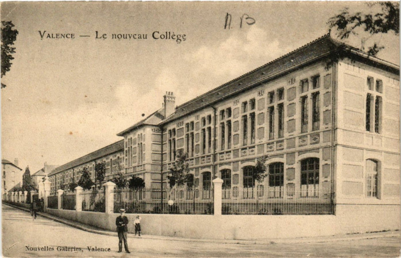 Carte postale ancienne Valence Le nouveau College à Valence
