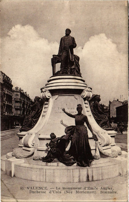 Carte postale ancienne Valence le monument d'Emile Augier à Valence