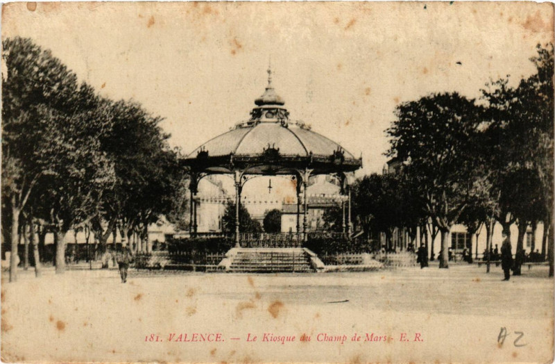 Carte postale ancienne Valence Le Kiosque du Champ de Mars à Valence