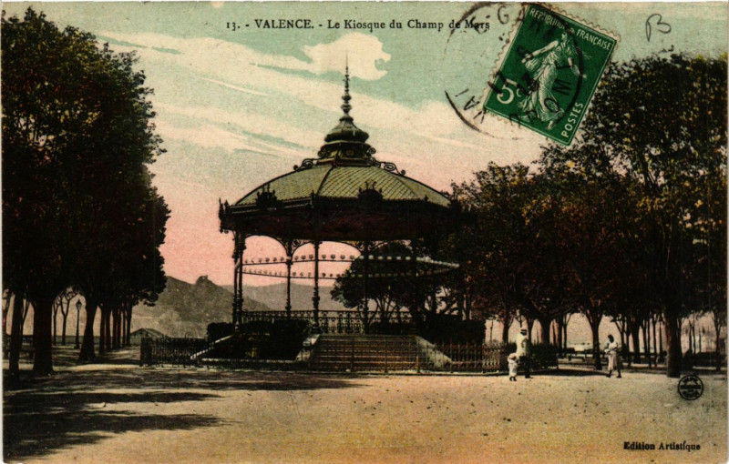 Carte postale ancienne Valence Le Kiosque du Champ de Mars à Valence