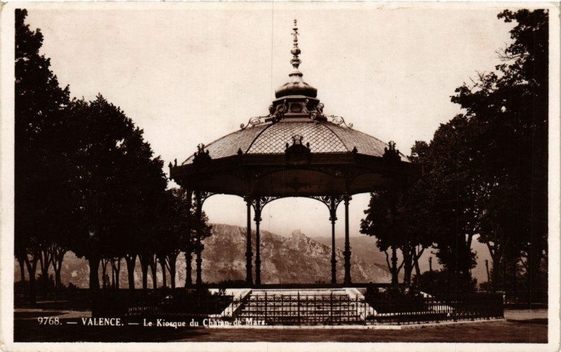 Carte postale ancienne Valence Le Kiosque du Champ de Mars à Valence