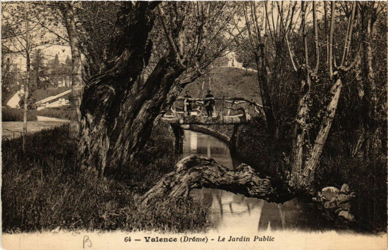 Carte postale ancienne Valence Le Jardin Publique à Valence
