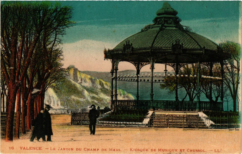 Carte postale ancienne Valence Le Jardin du Champ de Mars Kiosque de Musique à Valence