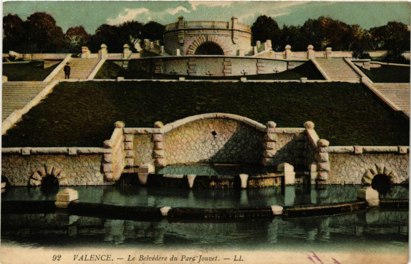 Carte postale ancienne Valence Le Belvedere du Parc jouvet à Valence