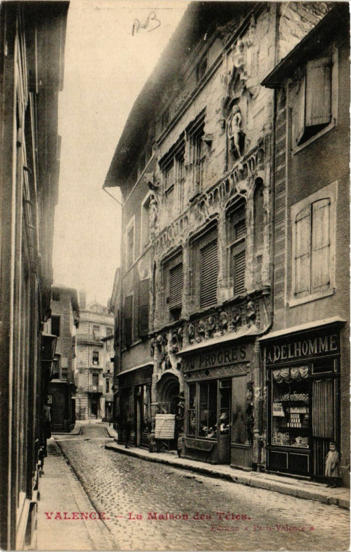 Carte postale ancienne Valence La Maison des Tetes à Valence