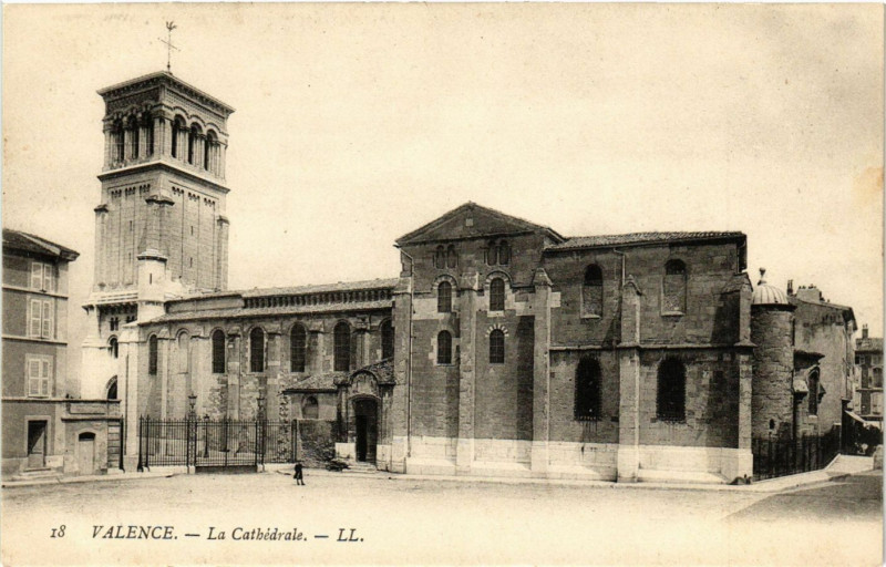 Carte postale ancienne Valence la Cathedrale ` à Valence