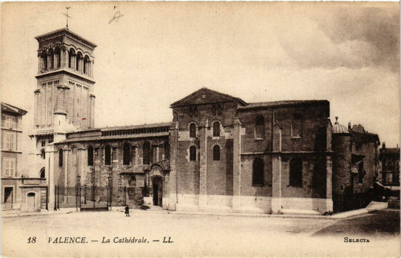 Carte postale ancienne Valence La Cathedrale à Valence
