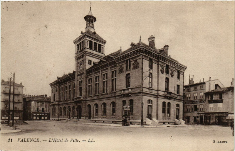 Carte postale ancienne Valence l'Hotel de Ville à Valence