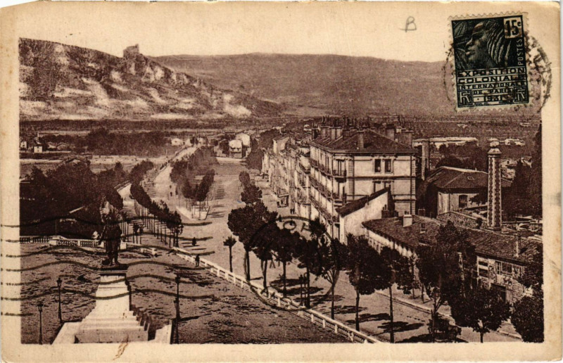 Carte postale ancienne Valence l'Avenue Gambetta et Crussol à Valence