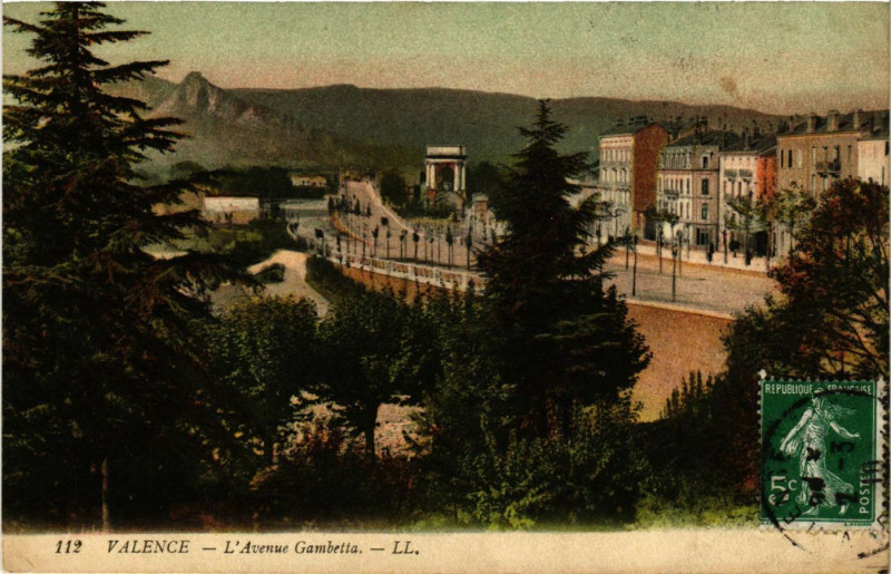 Carte postale ancienne Valence l'Avenue Gambetta à Valence