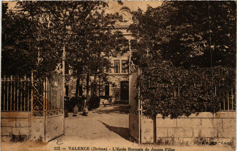 Carte postale ancienne Valence l' Ecole Normale des Jeunes Filles à Valence