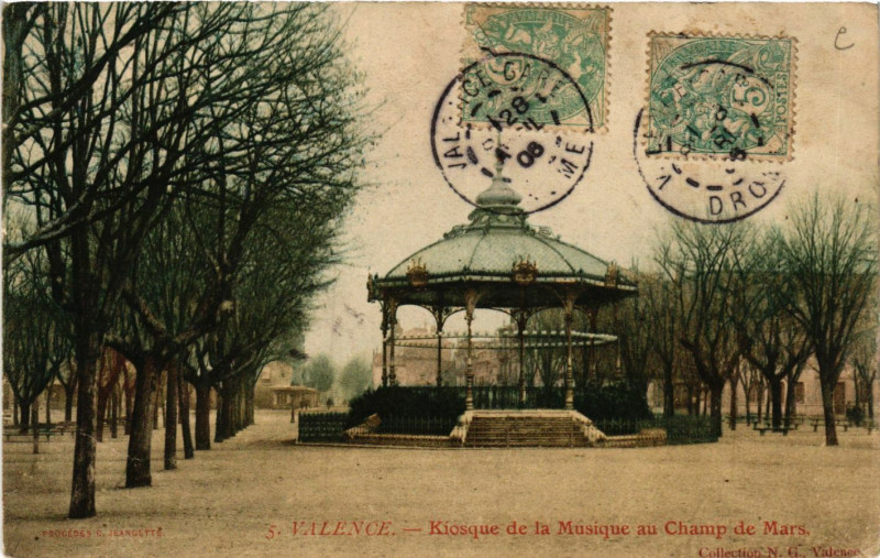 Carte postale ancienne Valence Kiosque de la Musique au Champ de Mars à Valence