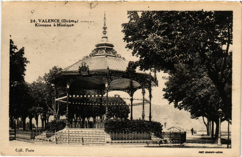 Carte postale ancienne Valence Kiosque a Musique à Valence