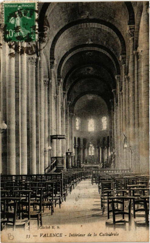 Carte postale ancienne Valence Interieur de la Cathedrale à Valence