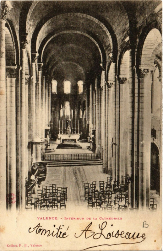 Carte postale ancienne Valence Interieur de la Cathedrale à Valence