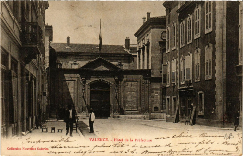 Carte postale ancienne Valence Hotel de la Prefecture à Valence