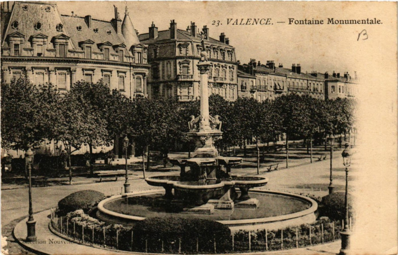 Carte postale ancienne Valence Fontaine monumentale ` à Valence