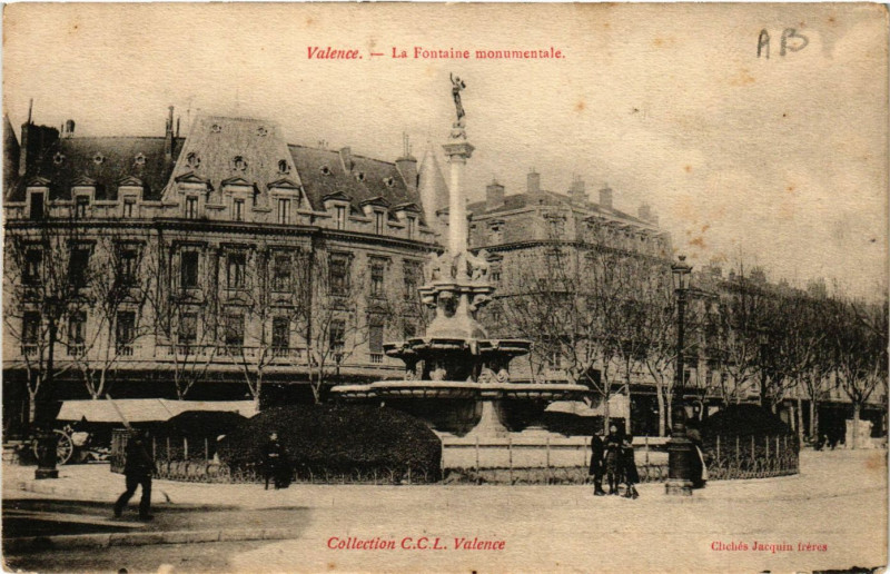 Carte postale ancienne Valence Fontaine monumentale à Valence