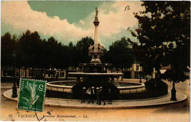 Carte postale ancienne Valence Fontaine monumentale à Valence