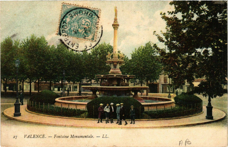 Carte postale ancienne Valence Fontaine monumentale à Valence