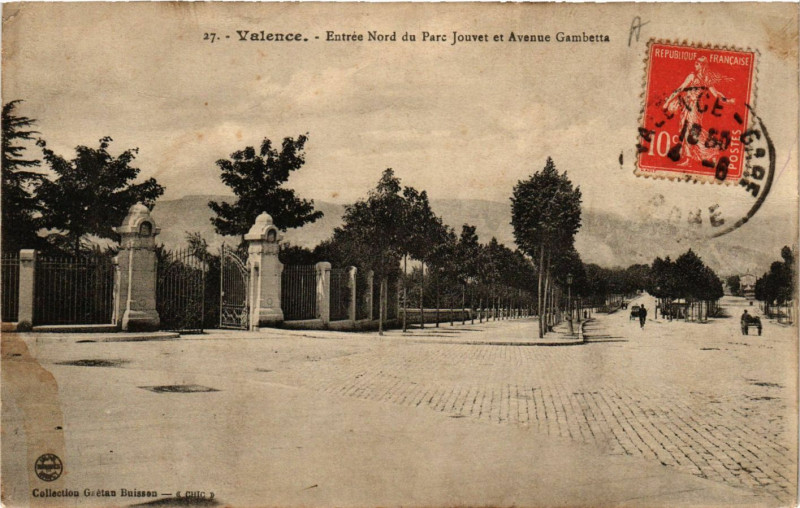 Carte postale ancienne Valence Entrée Nord du Parc Jouvet et Avenue Gambetta à Valence