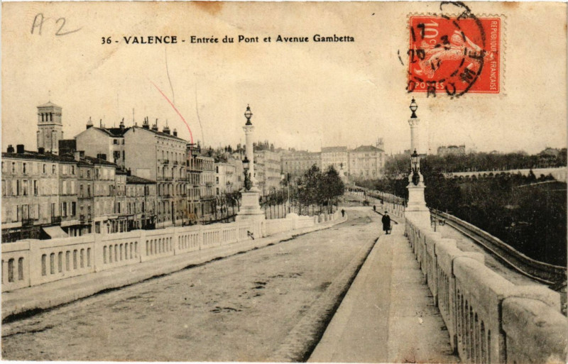Carte postale ancienne Valence Entrée du Pon et Avenue Gambetta à Valence