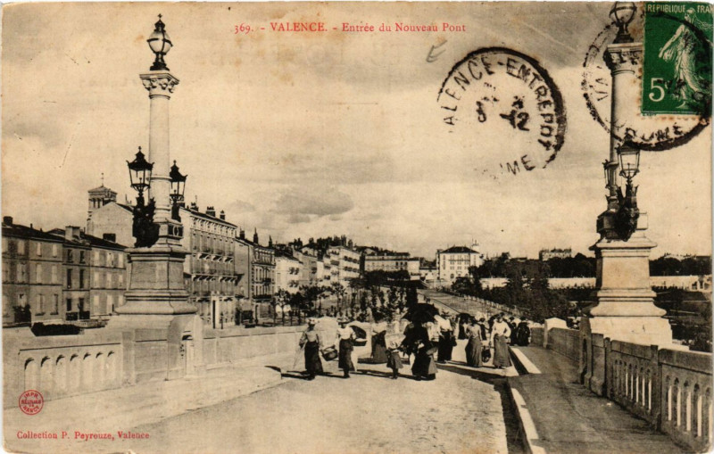 Carte postale ancienne Valence entrée du Nouveau Pont à Valence
