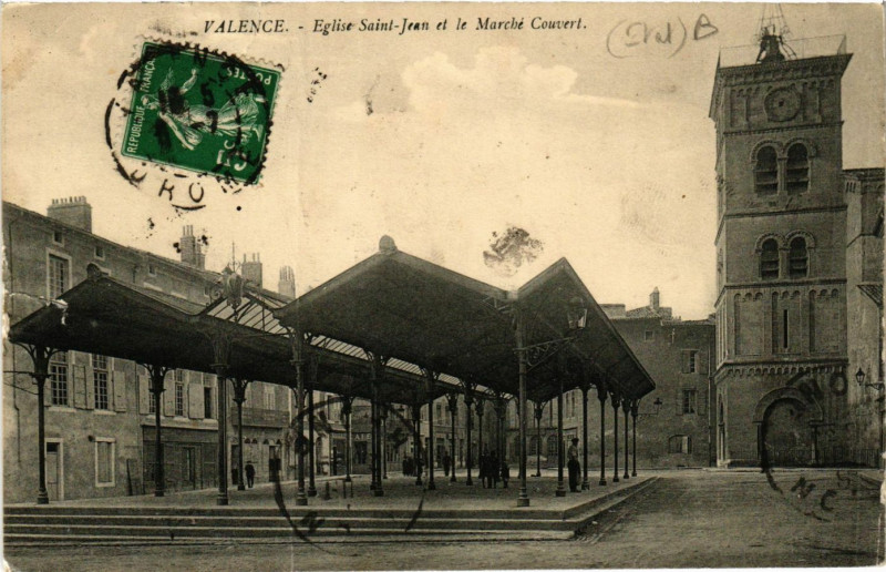 Carte postale ancienne Valence Eglise St-Jean et le Marche Couvert à Valence