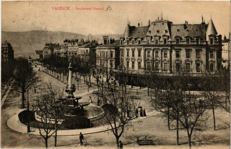 Carte postale ancienne Valence Boulevard Bancel à Valence