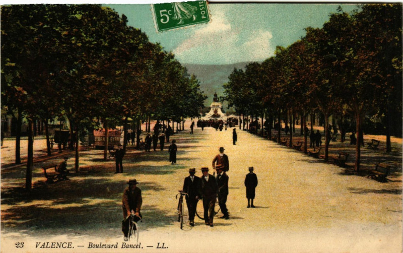 Carte postale ancienne Valence Boulevard Bancel à Valence