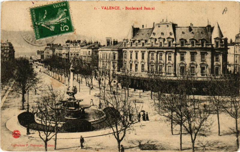Carte postale ancienne Valence Boulevard Bancel à Valence