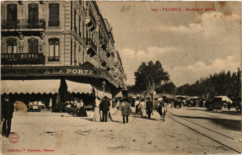 Carte postale ancienne Valence Boulevard Bancel à Valence