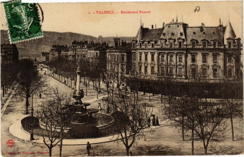 Carte postale ancienne Valence Boulevard Bancel à Valence