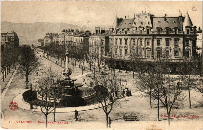 Carte postale ancienne Valence Boulevard Bancel à Valence