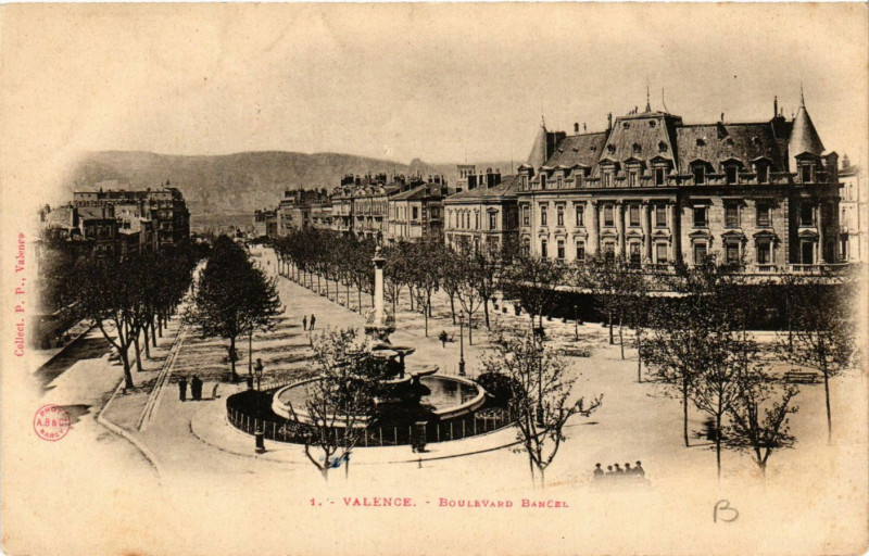 Carte postale ancienne Valence Boulevard Bancel à Valence