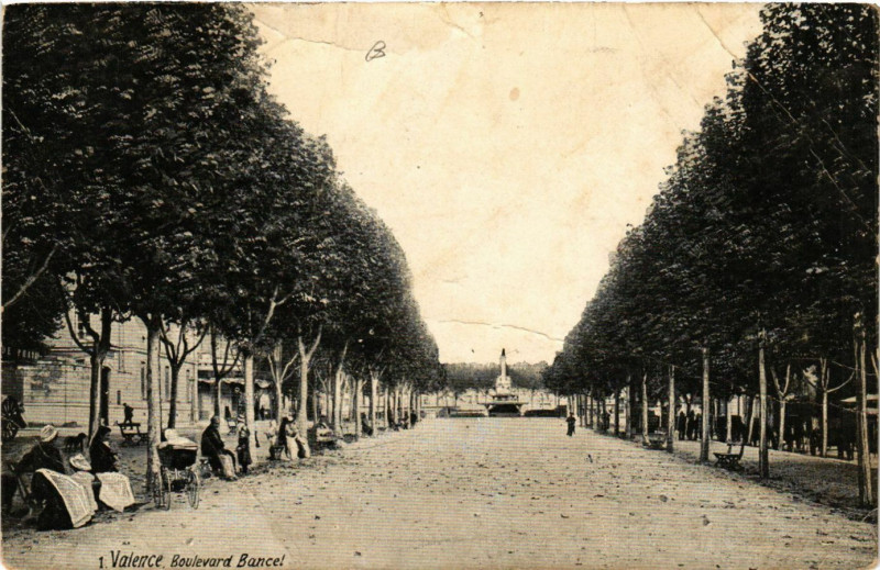 Carte postale ancienne Valence Boulevard Bancel à Valence