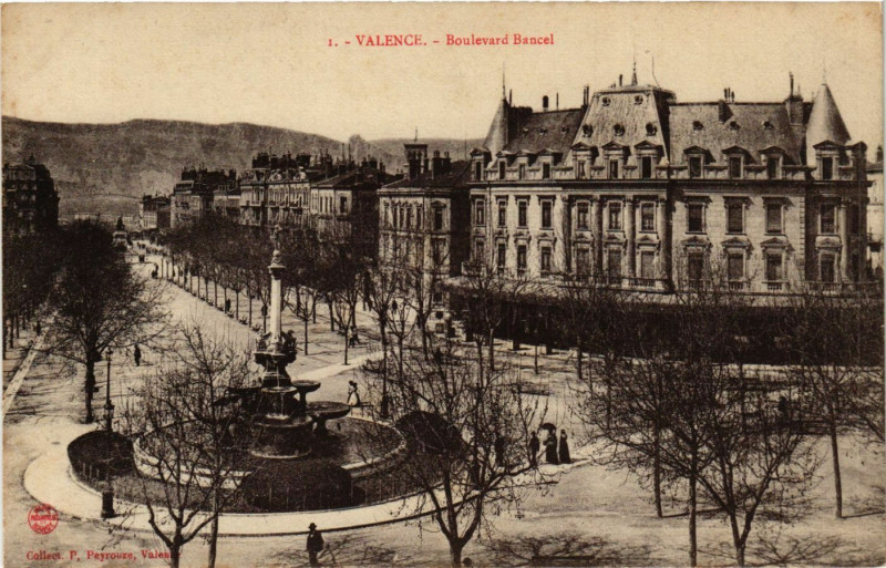 Carte postale ancienne Valence Boulevard Bancel à Valence