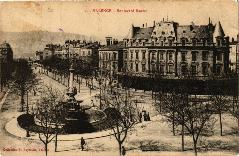 Carte postale ancienne Valence Boulevard Bancel à Valence