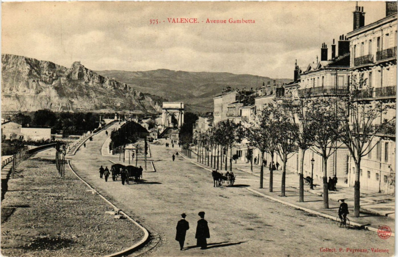 Carte postale ancienne Valence Avenue Gambetta à Valence