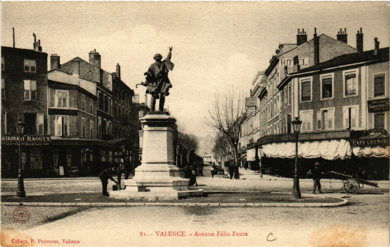Carte postale ancienne Valence Avenue Felix-Faure ` à Valence