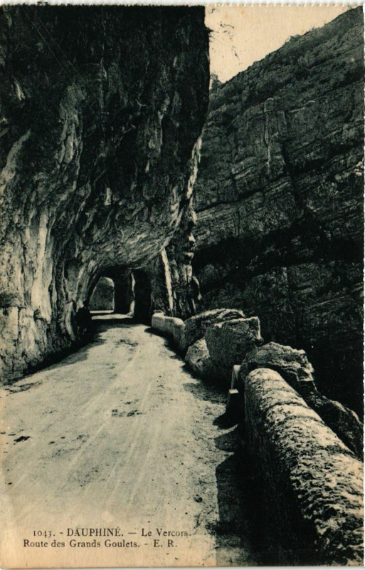 Carte postale ancienne Dauphiné - Le Vercors - Route des Grands-Goulets