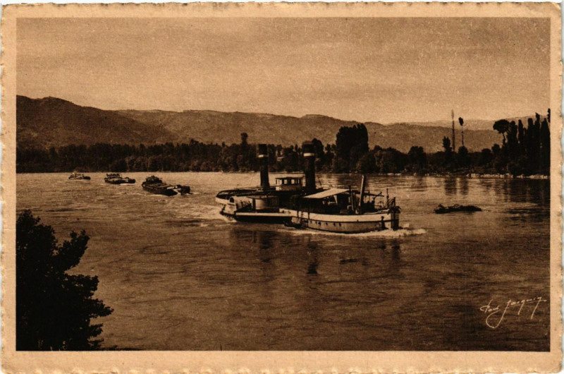 Carte postale ancienne Environs de Valence - La navigation sur la Rhone - La Table du Roi à Valence