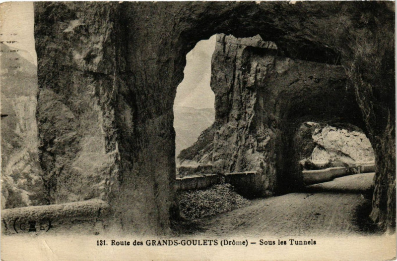 Carte postale ancienne Route des Grands-Goulets - Sous les Tunnels