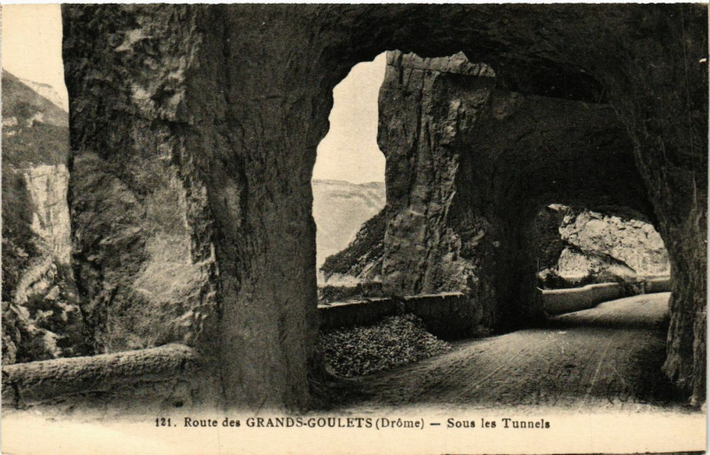 Carte postale ancienne Route des Grands-Goulets - Sous les Tunnels