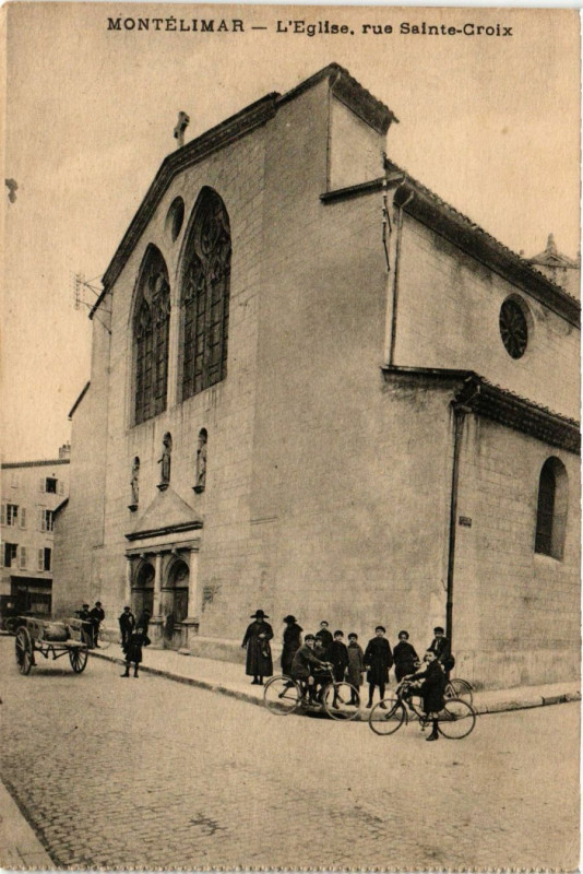Carte postale ancienne Montelimar - L'Eglise rue Ste-Croix à Montélimar