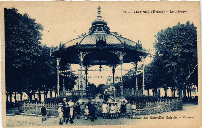 Carte postale ancienne Valence - Le Kiosque à Valence